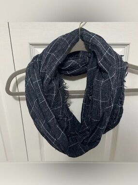 Ann Taylor LOFT Infinity Scarf‎ in Charcoal Gray VGUC
